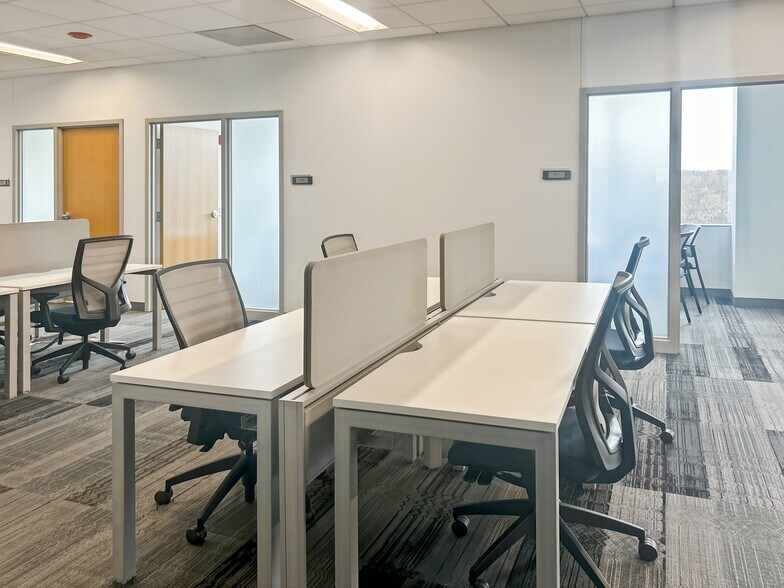 More Photos Of 9400 W Higgins Rd, Rosemont Coworking Space