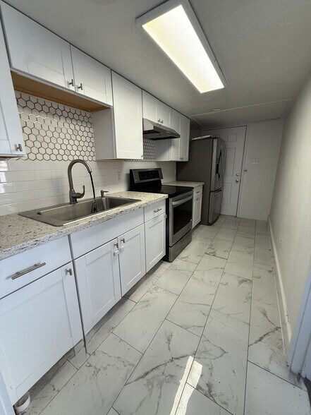 More Photos Of 10932 Katy Fwy, Houston Office For Lease