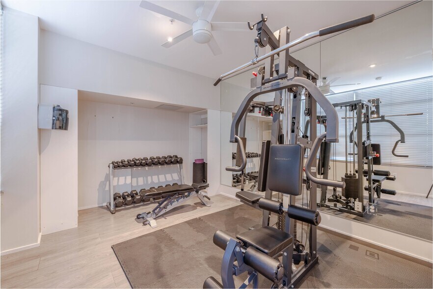 More Photos Of 2015 Hancock St, San Diego Apartments For Sale