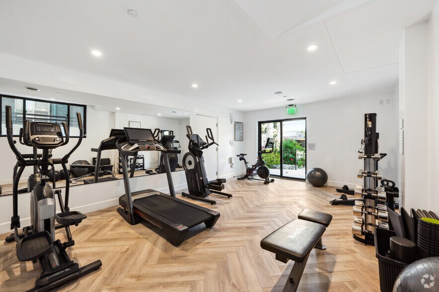 More Photos Of 137 N Doheny Dr, West Hollywood Apartments For Sale