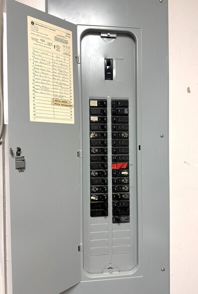 More Photos Of 220 SW 5th St, Woodhull Medical For Sale