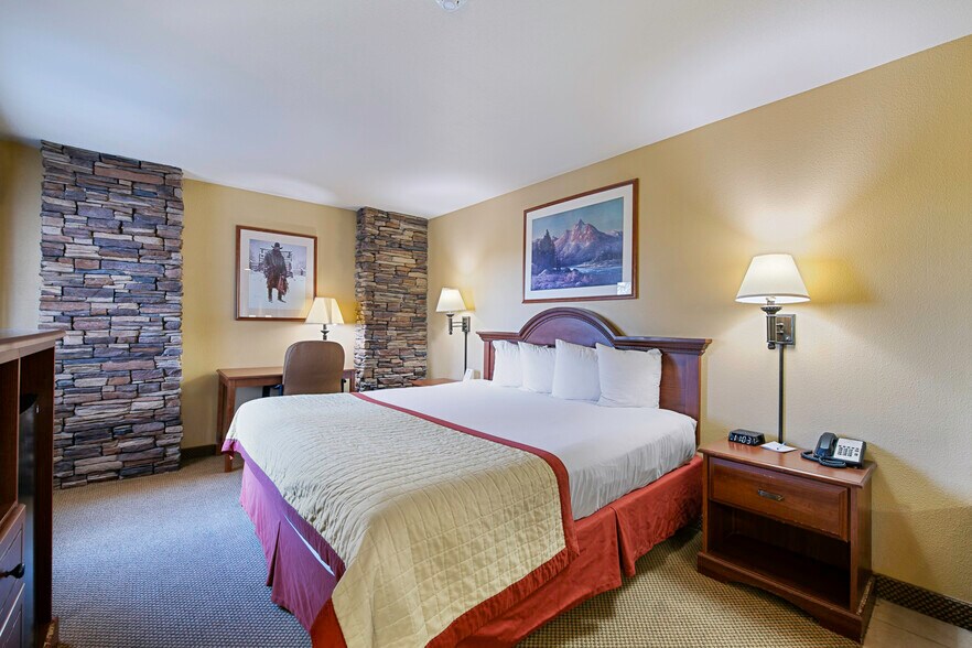 More Photos Of 1424 W Pine St, Pinedale Hotel For Sale