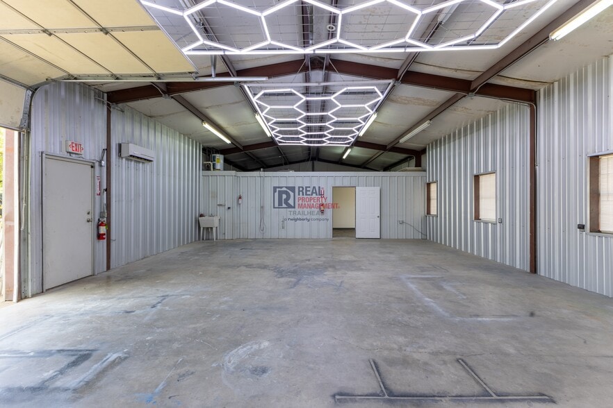 More Photos Of 1201 Barnard Street, Glen Rose Office For Lease
