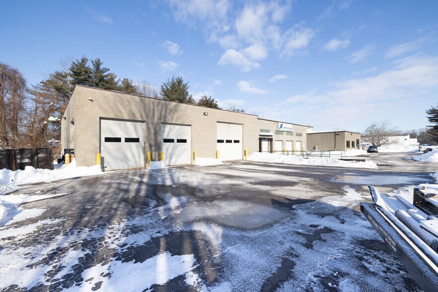 More Photos Of 151 Strong Rd, South Windsor Service For Sale