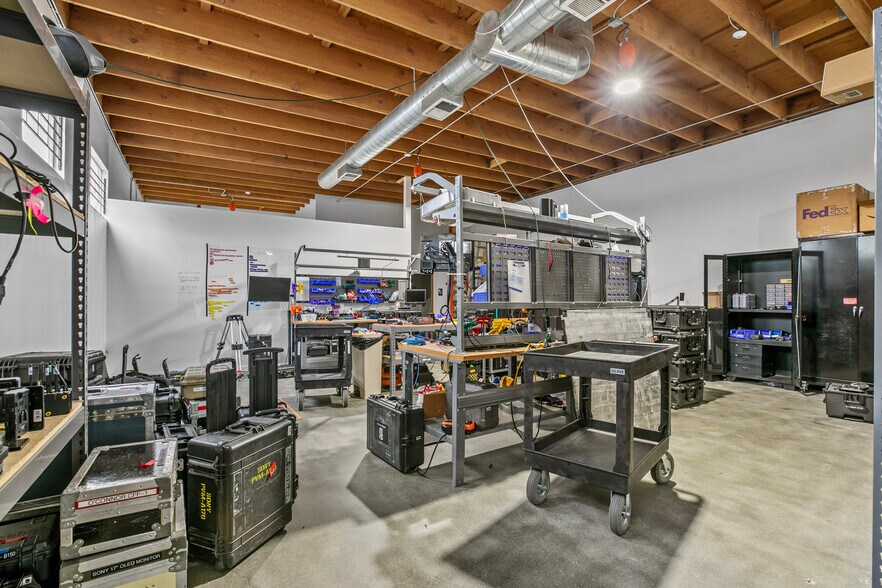 More Photos Of 1604 Venice Blvd, Los Angeles Showroom For Lease