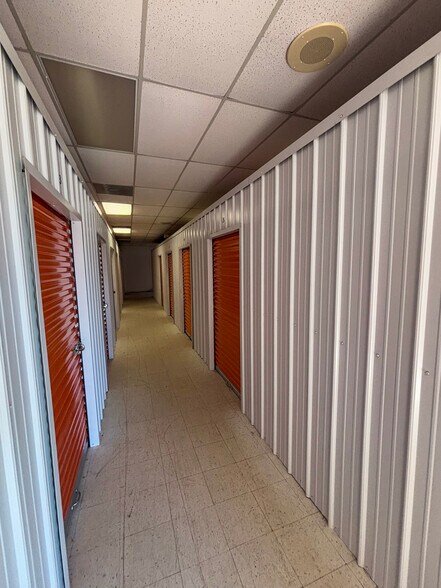 More Photos Of 111 Bowie St, De Kalb General Retail For Sale