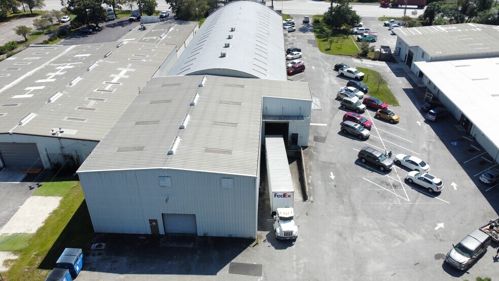 More Photos Of 475 Long Point Rd, Mount Pleasant Warehouse For Lease