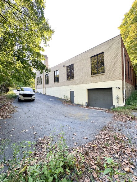 More Photos Of 8100 Ohio River Blvd, Emsworth Office For Lease