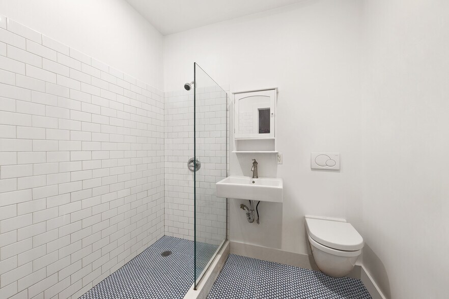 More Photos Of 15 Warren St, New York Multifamily For Sale