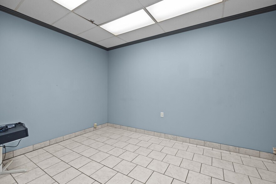 More Photos Of 1010 Spruce St, Lawrenceville Warehouse For Sale