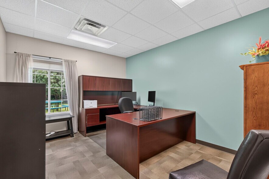 More Photos Of 1567 W Diane St, Ozark Office For Sale