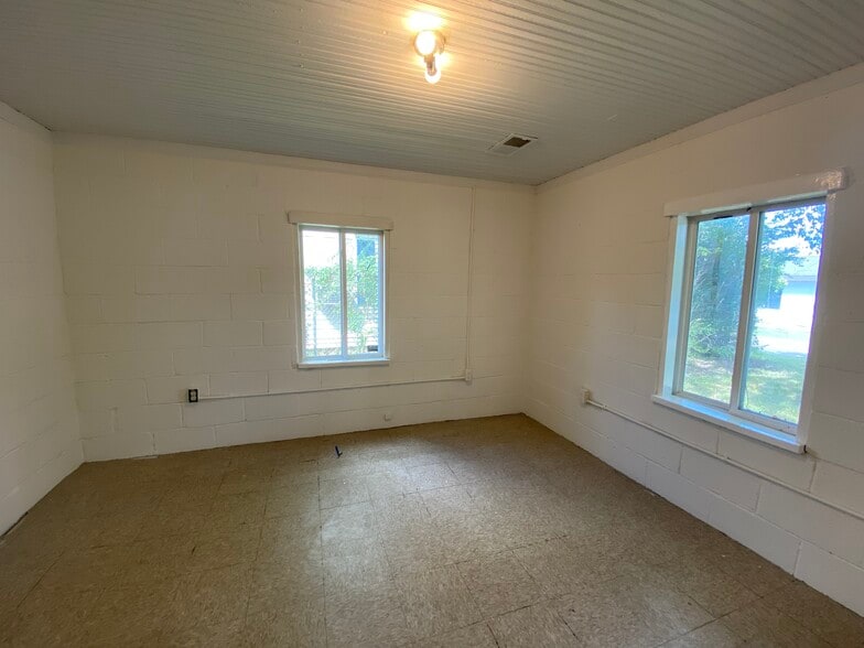 More Photos Of 4510 Old Pineville Rd, Charlotte Warehouse For Lease