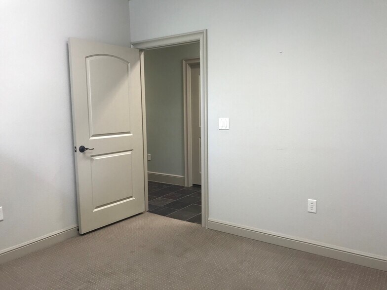 More Photos Of 5592 Davis Blvd, North Richland Hills Coworking Space