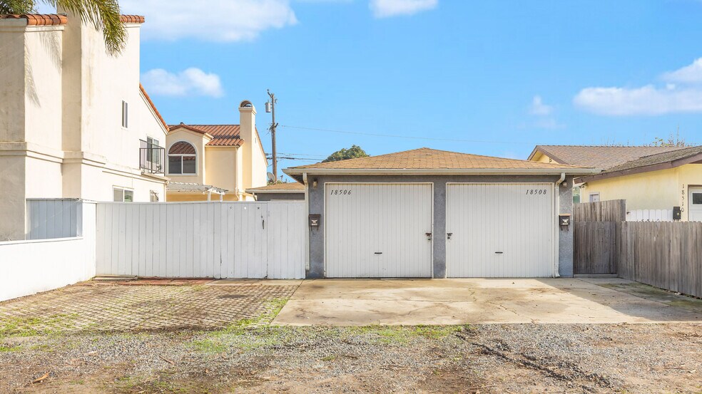 More Photos Of 18508 Kingsdale Ave, Redondo Beach Multifamily For Sale