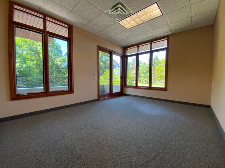 More Photos Of 4640 Nicols Rd, Eagan Medical For Sale