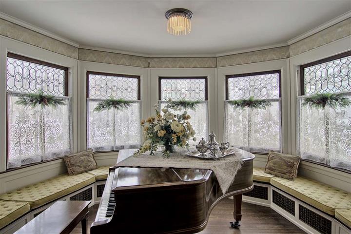 More Photos Of 230 Wellington St, Traverse City Hospitality For Sale