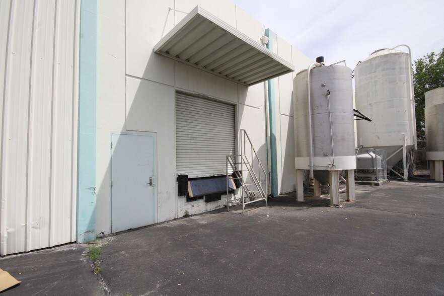 More Photos Of 444 Athol St, San Bernardino Warehouse For Sale