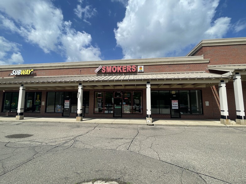 More Photos Of 1537-1585 N Wixom Rd, Wixom General Retail For Lease