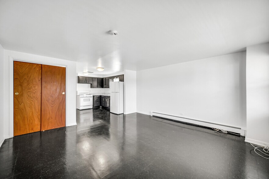 More Photos Of 1859 E 87th St, Chicago Storefront Retail Office For Sale