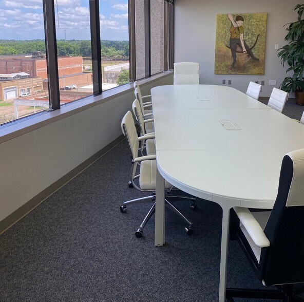 More Photos Of 300 Olive St, Texarkana Office For Lease