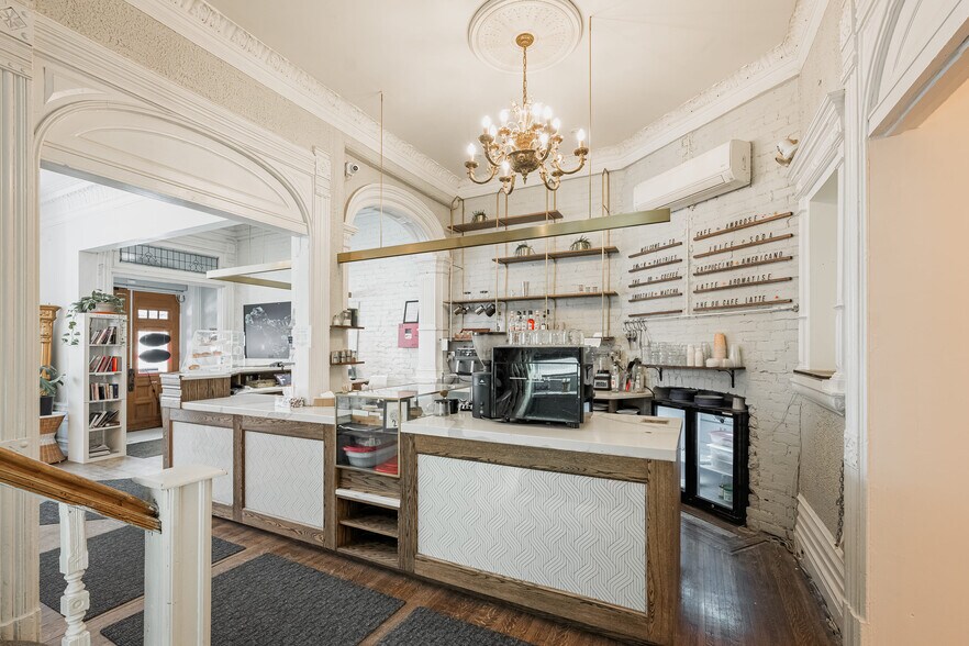 More Photos Of 3422 Rue Stanley, Montréal Hotel For Sale