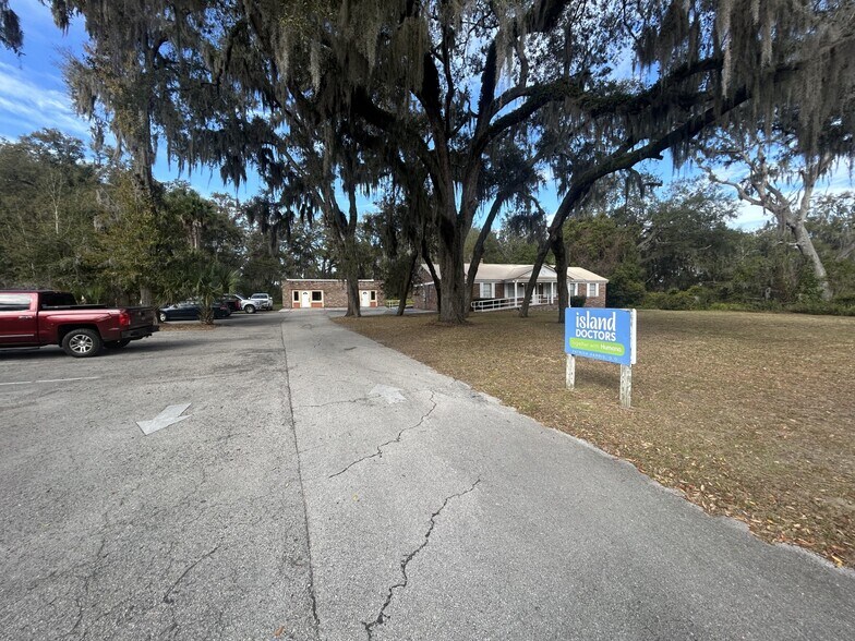 More Photos Of 200 Mission Rd, Palatka Medical For Sale