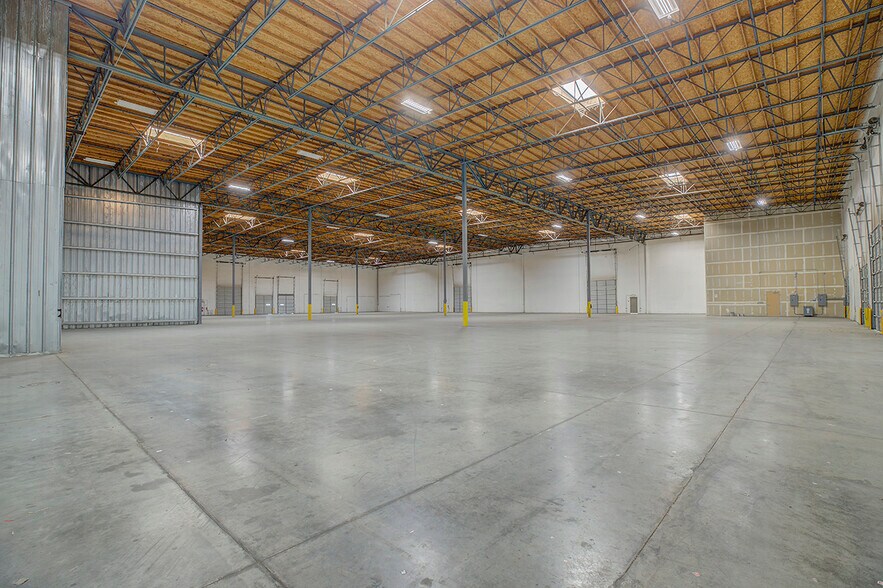 More Photos Of 8440 Rovana Cir, Sacramento Warehouse For Lease