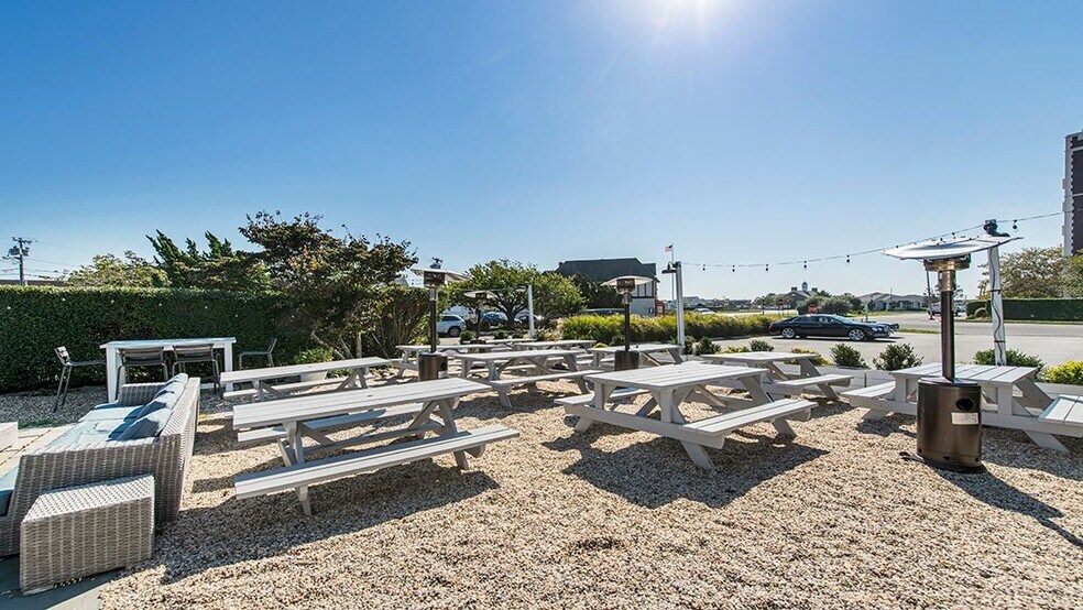 More Photos Of 63 S Euclid Ave, Montauk Restaurant For Sale