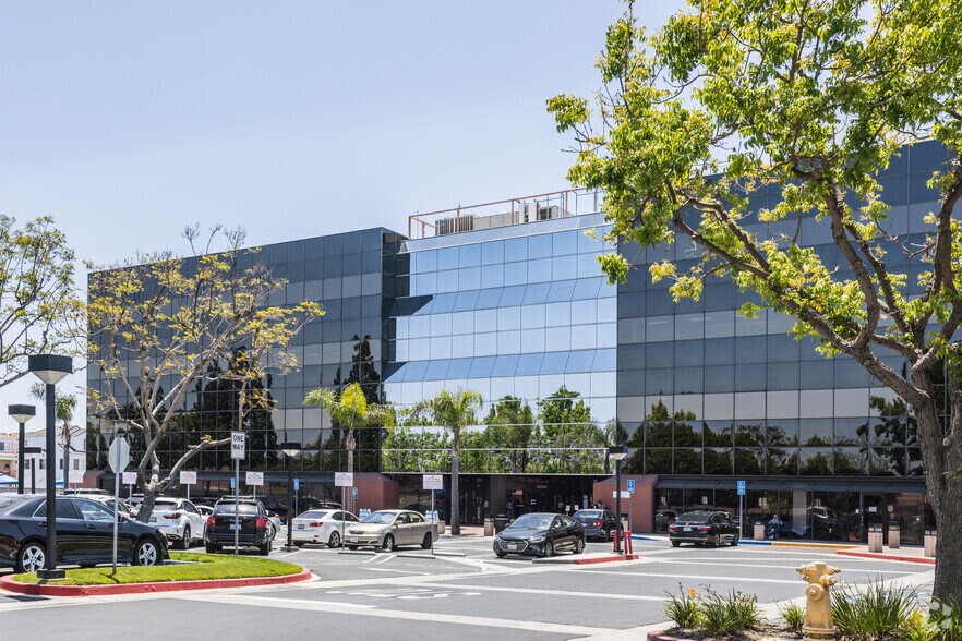 More Photos Of 12912 Brookhurst St, Garden Grove Office For Lease