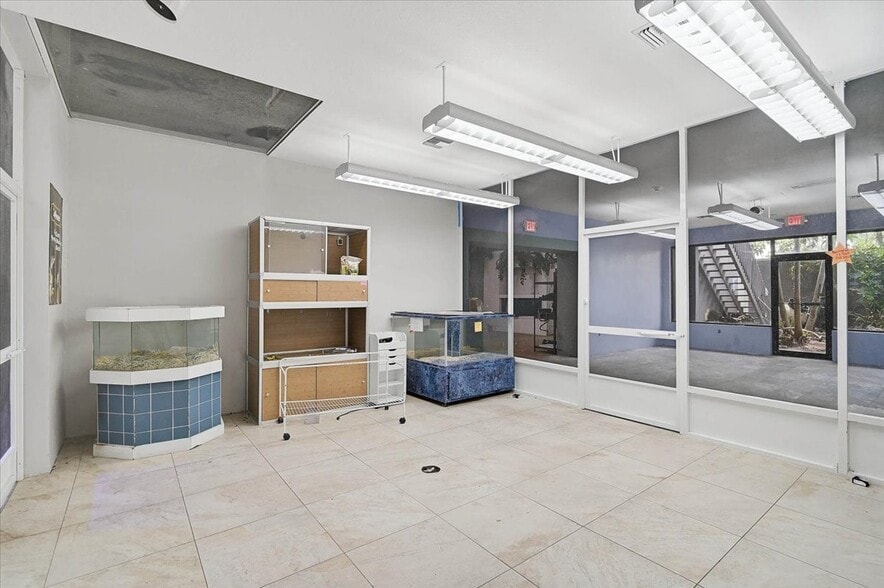More Photos Of 2160 Gulf Gate Dr, Sarasota Storefront For Sale