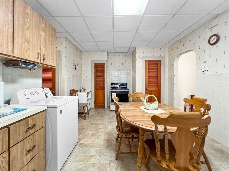 More Photos Of 700-702 N 7th St, Newark Apartments For Sale