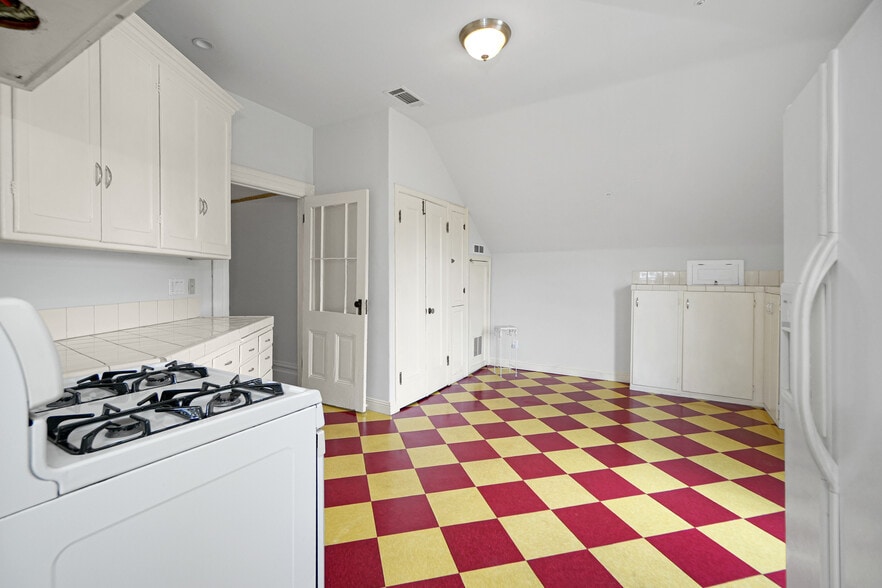 More Photos Of 742 B St, Hayward Restaurant For Sale