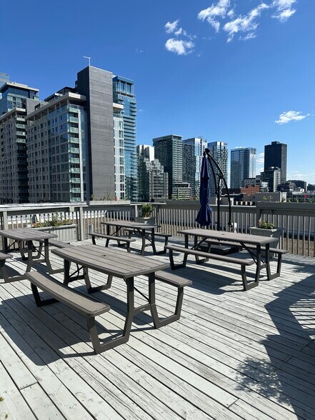 More Photos Of 1410 Rue Stanley, Montréal Office For Lease