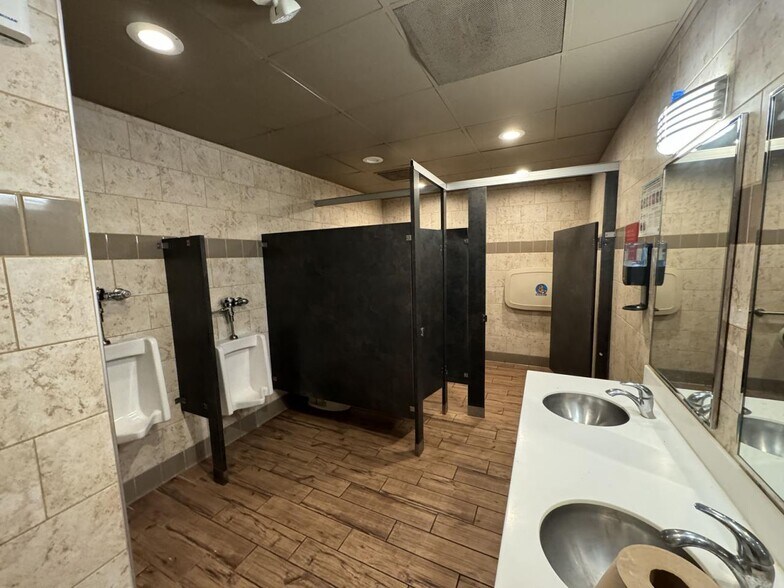 More Photos Of 4111 Timberlake Dr, Pontoon Beach Restaurant For Lease