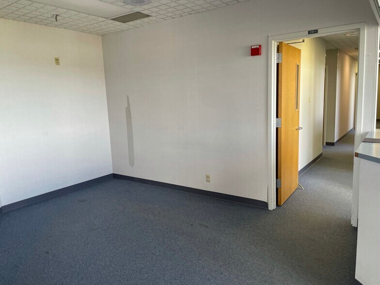 More Photos Of 4050-4100 Healthway Dr, Aurora Medical For Lease