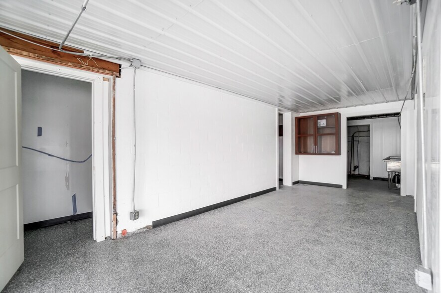 More Photos Of 994 E Market St, Celina Freestanding For Sale