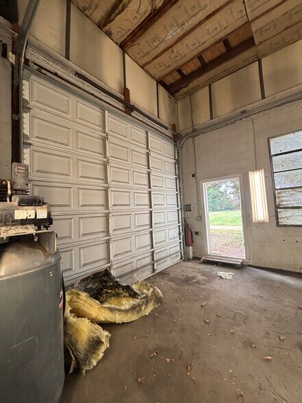 More Photos Of 25215 Vista Rd, Hollywood Flex For Lease