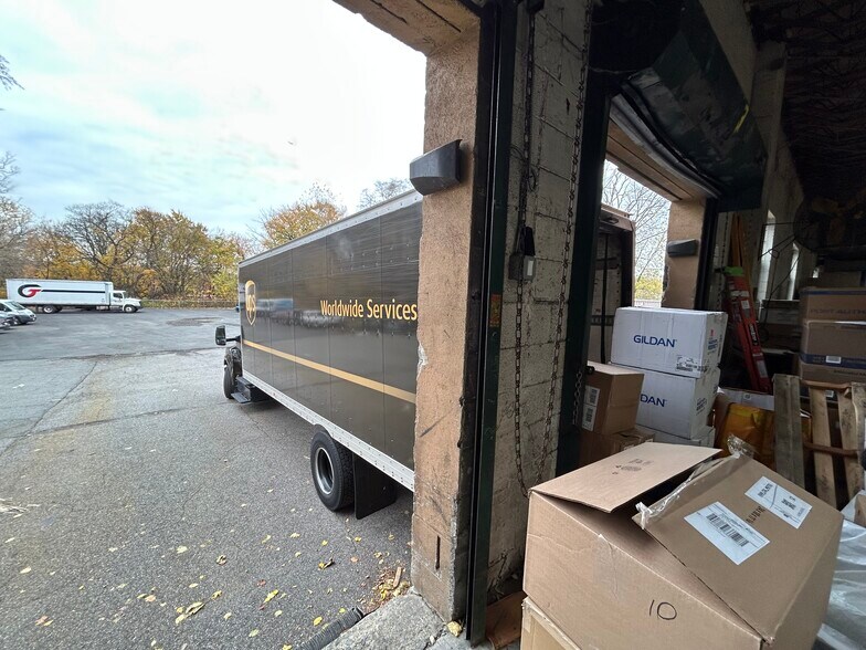 More Photos Of 10 Dell Glen Ave, Lodi Manufacturing For Lease