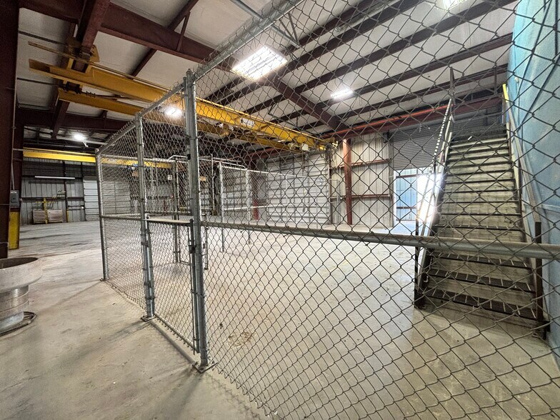 More Photos Of 10959 Highway 290 W, Brenham Warehouse For Sale