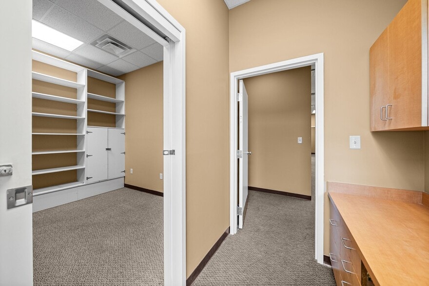 More Photos Of 2231 Stokes Rd, Clarksville Storefront Retail Office For Lease