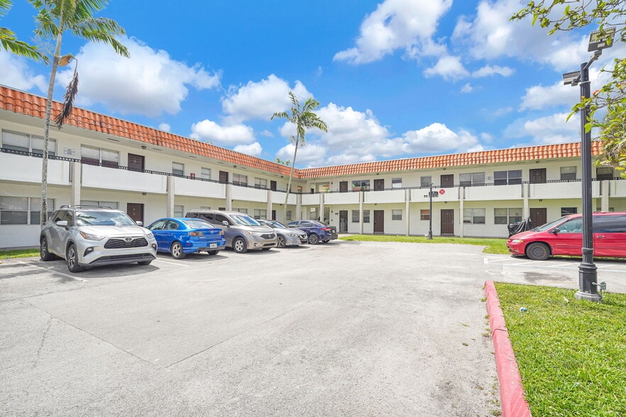 Primary Photo Of 400 NW 65th Ave, Margate Apartments For Sale
