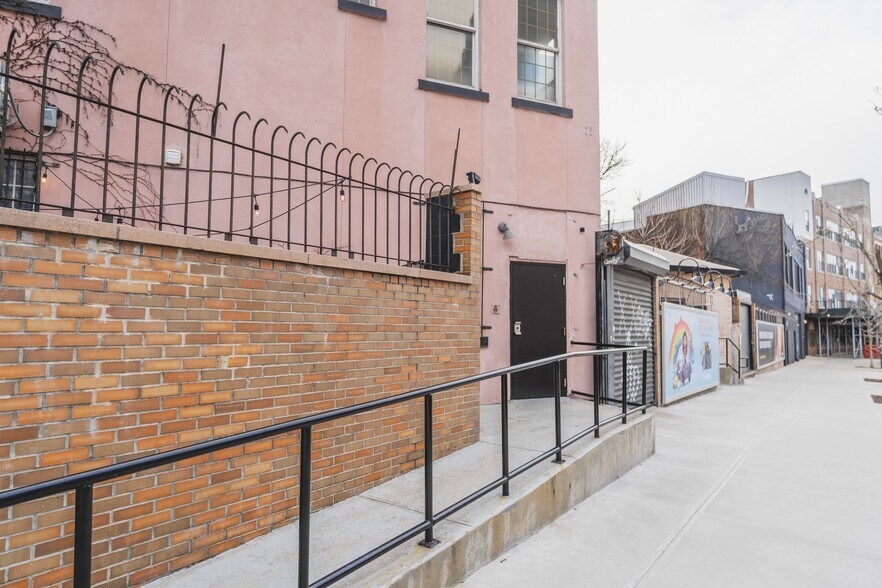 More Photos Of 102-106 Calyer St, Brooklyn Office For Sale