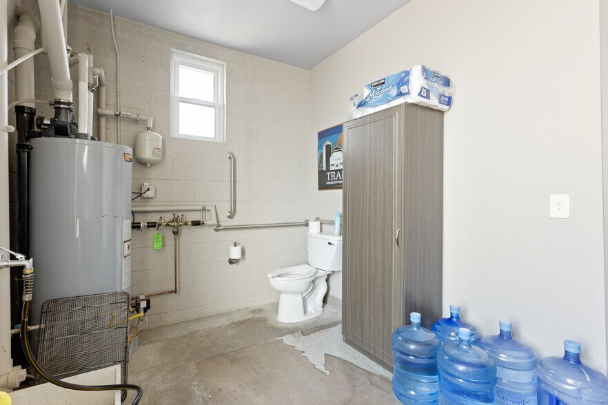 More Photos Of 5599 S Rio Grande St, Littleton General Retail For Sale