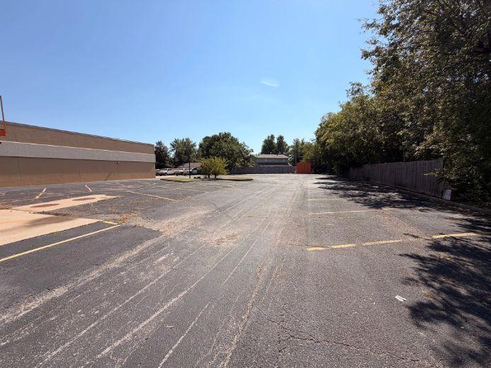 More Photos Of 6620 E Reno Ave, Oklahoma City Restaurant For Lease