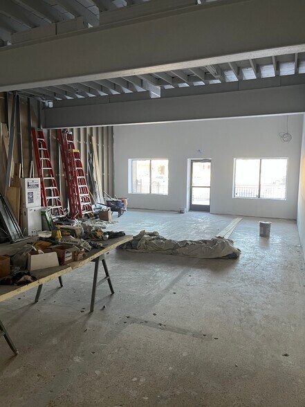 More Photos Of 5617 N High St, Columbus Restaurant For Lease