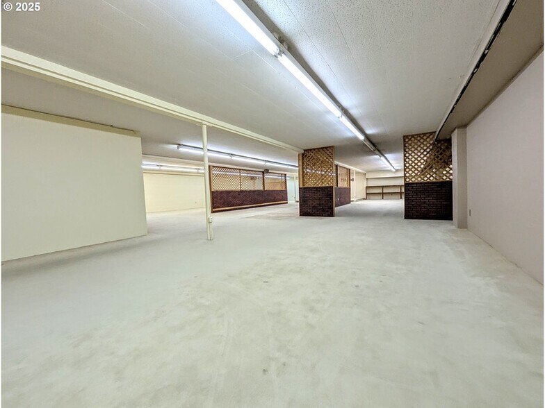 More Photos Of 1520 Adams Ave, La Grande Storefront Retail Office For Sale