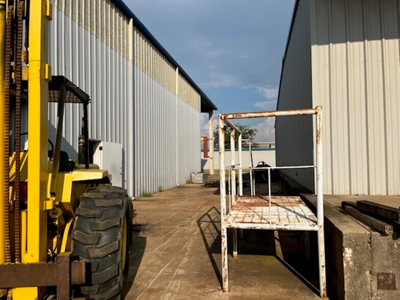 More Photos Of 1205 E Coke Rd, Winnsboro Manufacturing For Sale