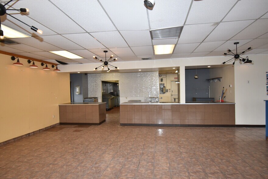 More Photos Of 9659 Dyer St, El Paso Freestanding For Lease
