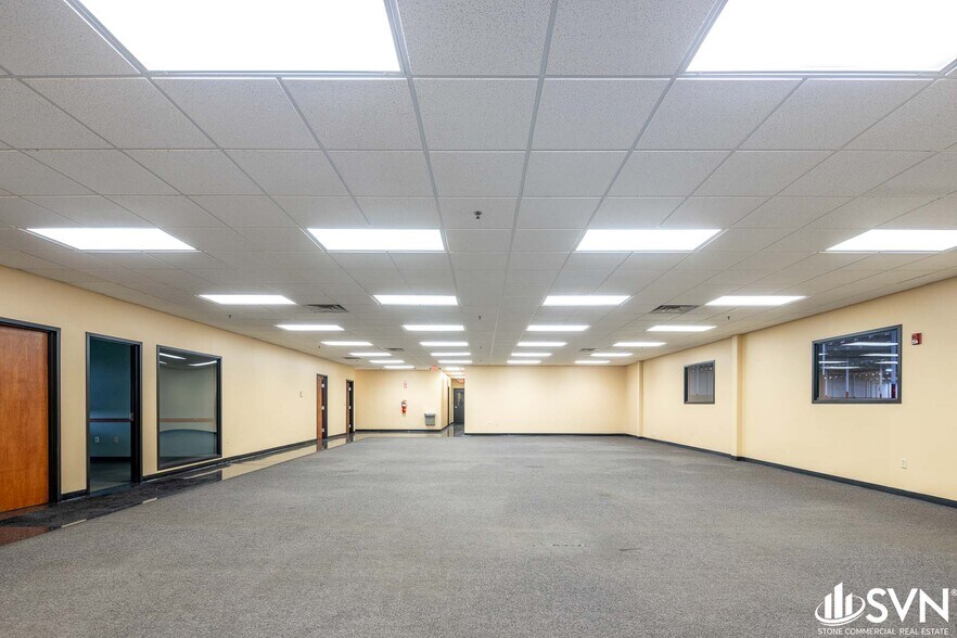 More Photos Of 440 Greendale Rd, Lexington Warehouse For Lease