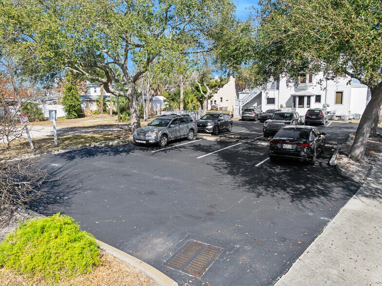 More Photos Of 37 S Halifax Ave, Daytona Beach Schools For Sale